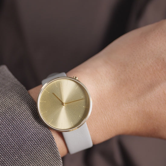 hetki minimalist gold watch